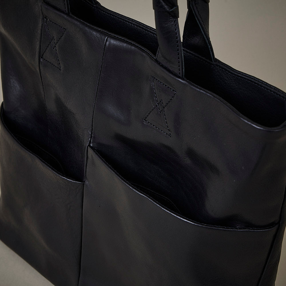 parallel tote MP / co22fwptm020 / cow leather – cornelian taurus by daisuke  iwanaga